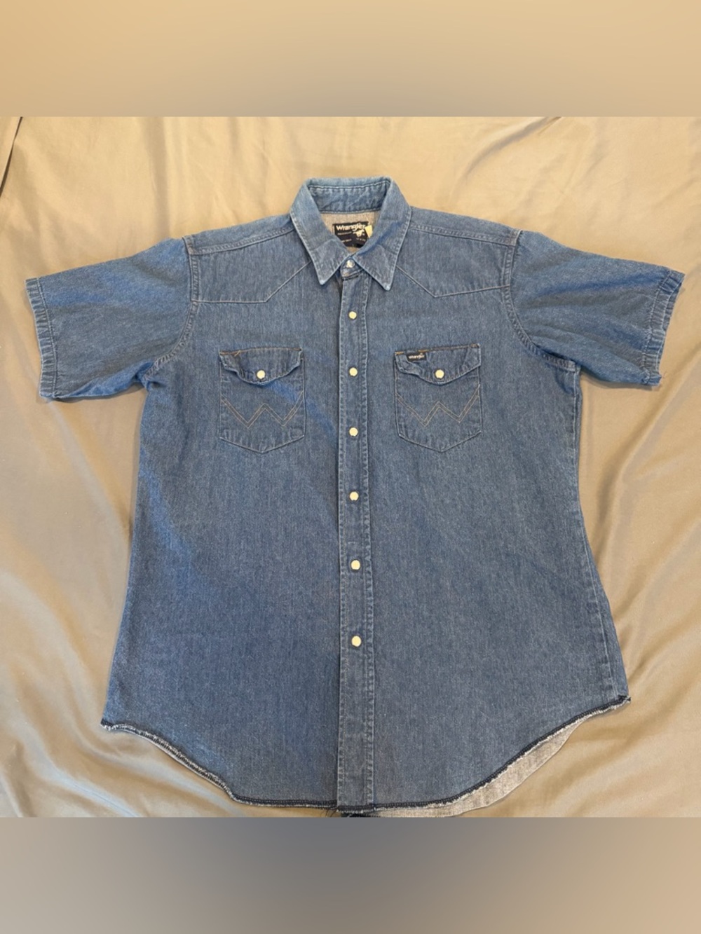 VTG Wrangler Men’s 17-33 Pearl Snap Shirt Blue Denim Cotton X-Long Tails